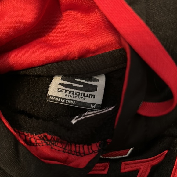 Boston University  Terriers hoodie. Size m - Picture 2 of 5